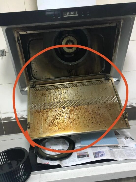 媳婦下單了我們的油煙機(jī)清洗服務(wù)，上門時(shí)婆婆卻攔著不讓拆